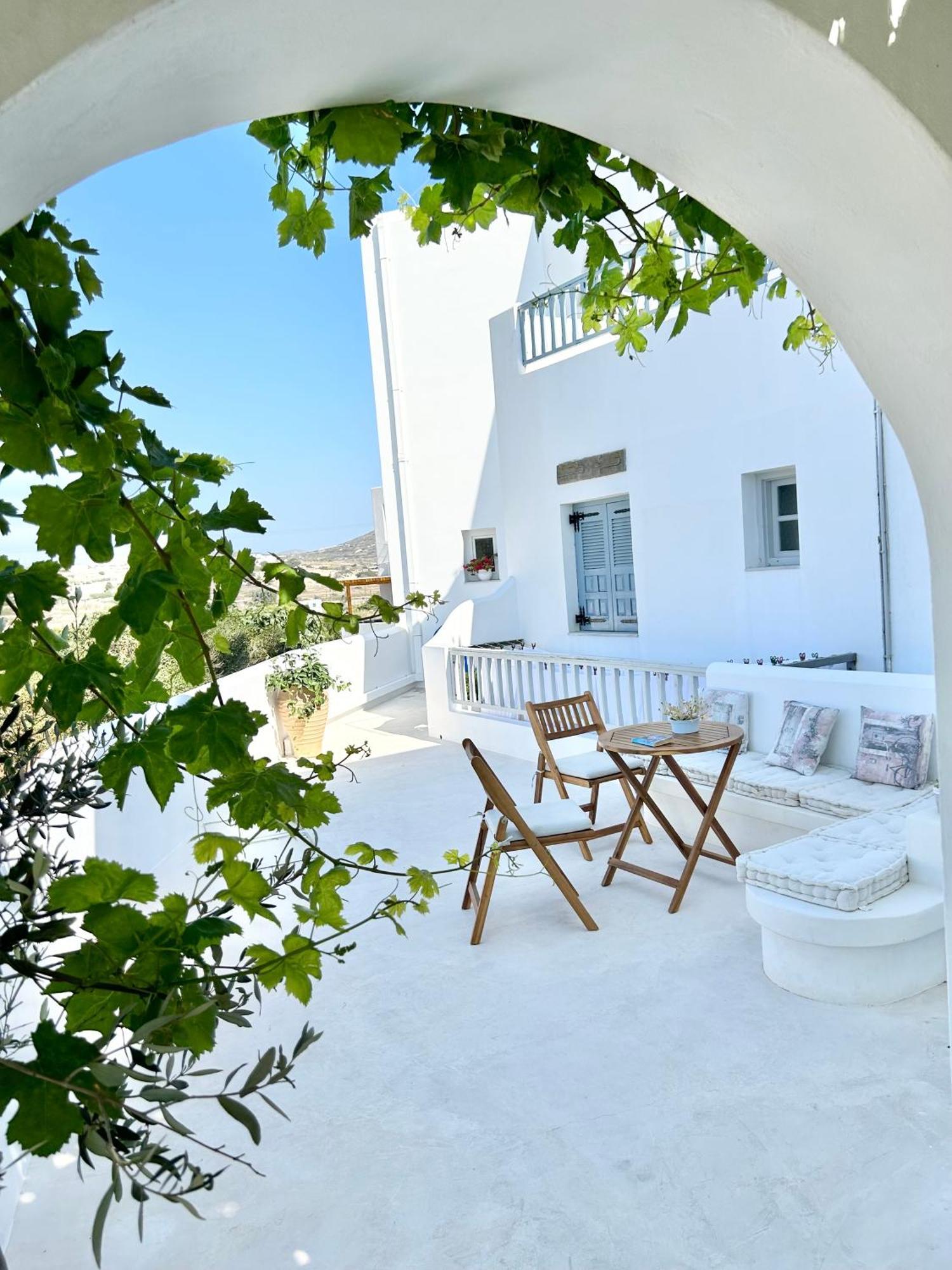 Anita Rooms & Suites Milos Адамас Екстер'єр фото